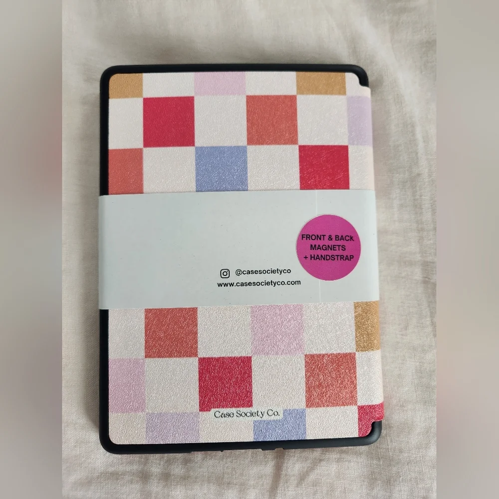 Case Society Co. - Chapter Checks Kindle Case - Picture 4 of 5
